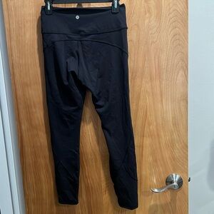 Black lululemon yoga pants